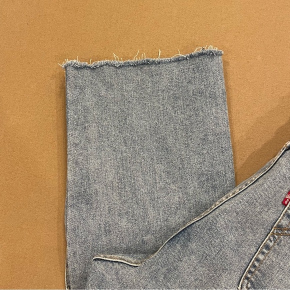 Levi’s Women’s Wedgie Straight Distressed Jeans Size 31 - Picture 3 of 16